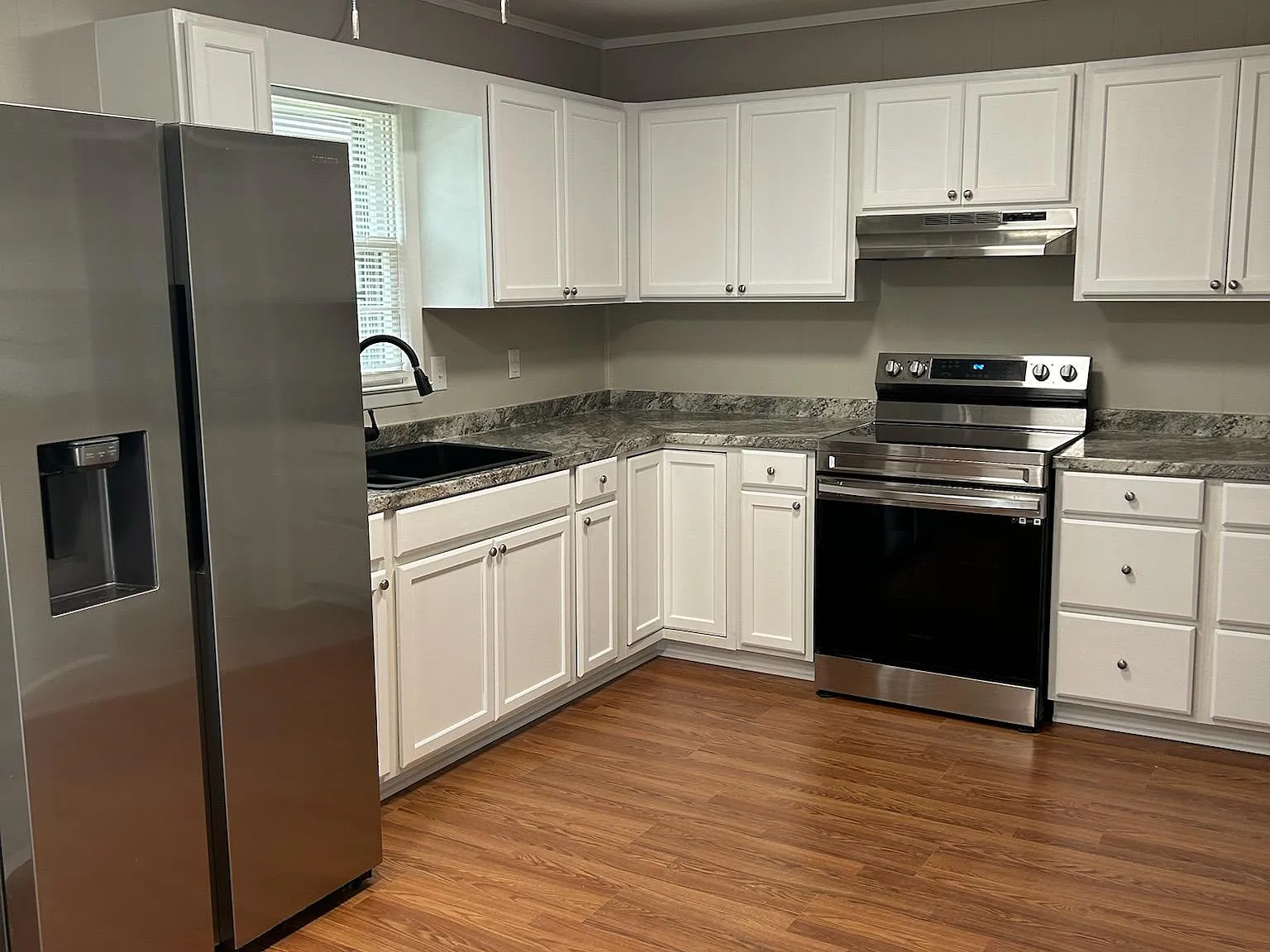 4 bed, 1.5 bath, 1196 sqft, $1,500 — Photo 3