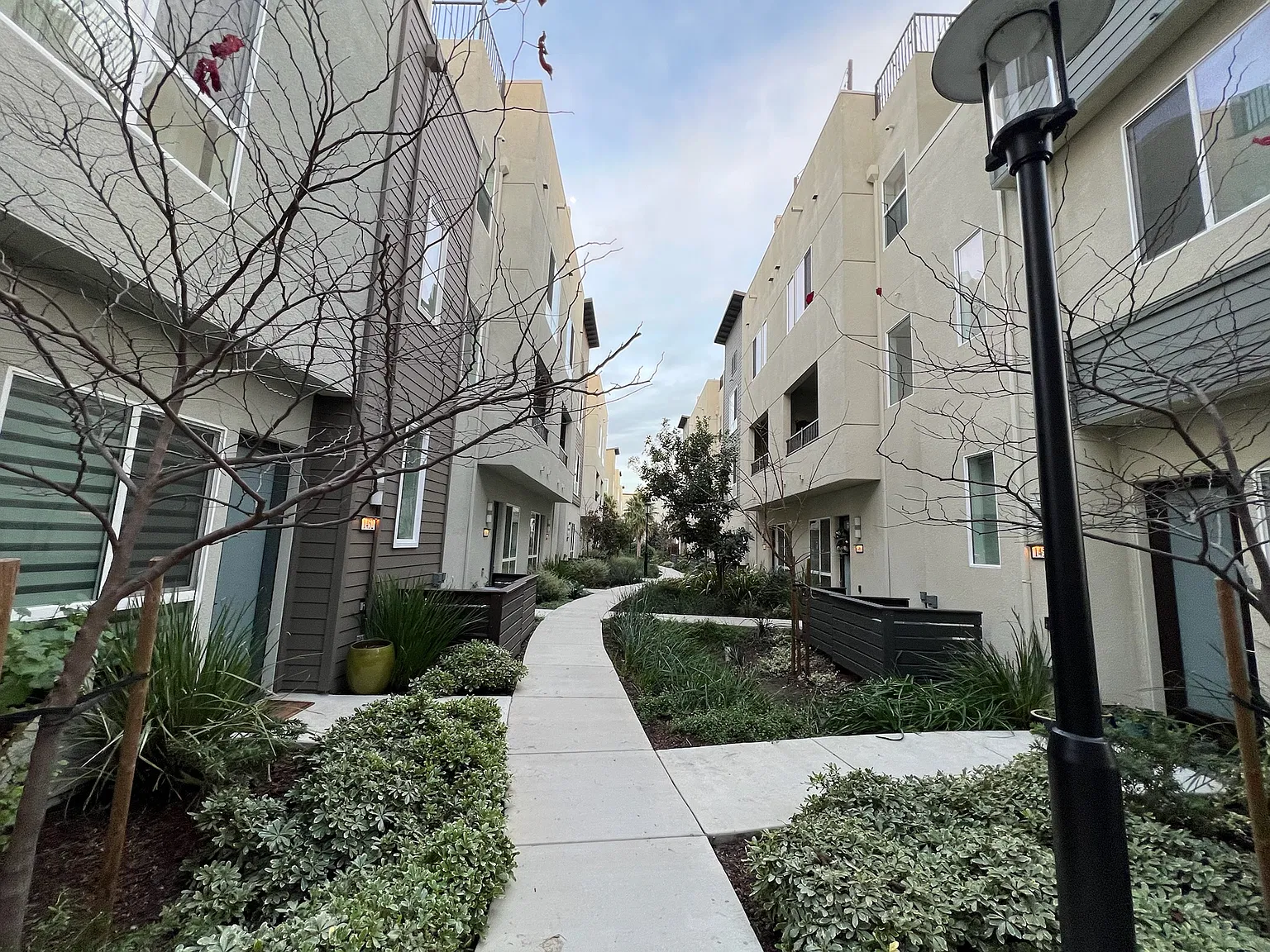 3 bed, 1712 sqft, $3,895 — Photo 2