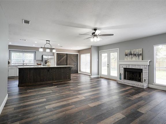 5th image of 156 Honeywood Dr