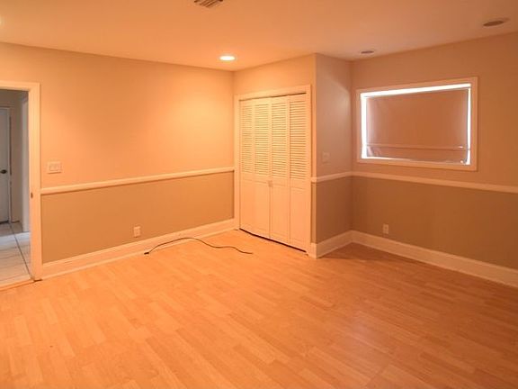 3rd image of 22322 Vanowen St