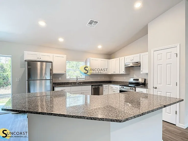 17389 Tyler Ave — Photo 2