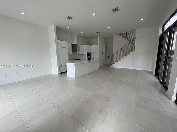 5th image of 8073 NW 42nd St