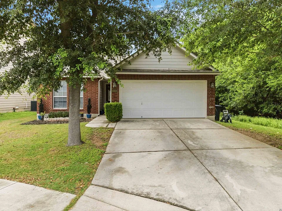 9003 Hilltop Crossing Dr