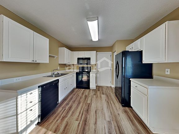 3rd image of 208 Winding Willow Trl