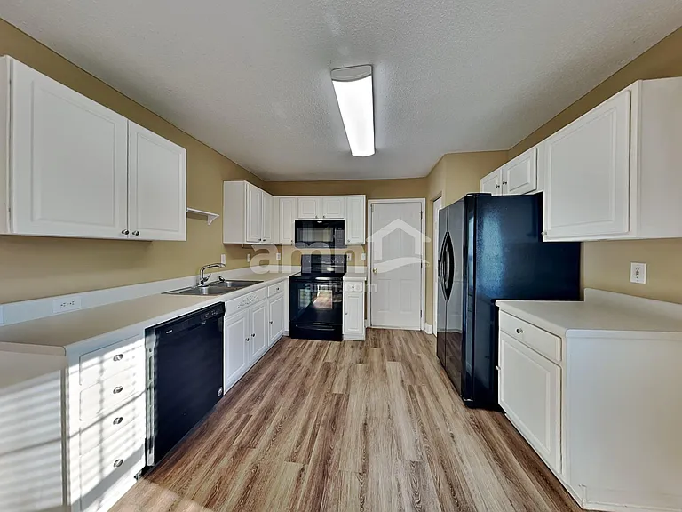 208 Winding Willow Trl — Photo 3