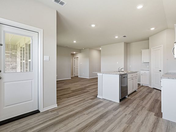 4th image of 564 Mash Ln
