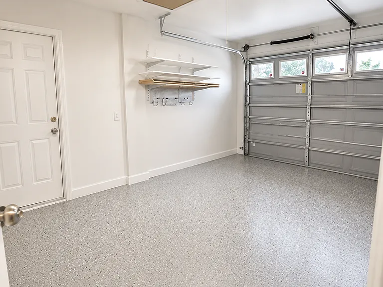 531 Lakemont Ave NW — Photo 3