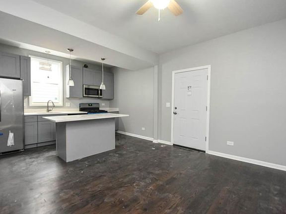 2nd image of 1927 N Richmond St #3