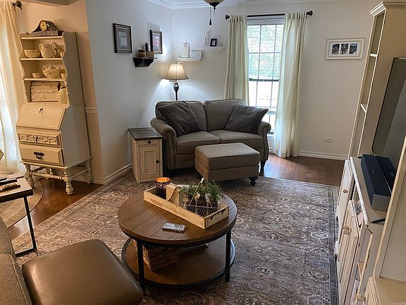 3rd image of 2306 Margaret St