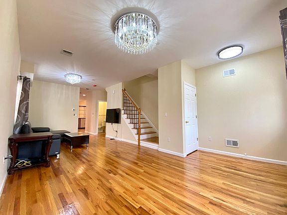2nd image of 12 Saint Johns Ave