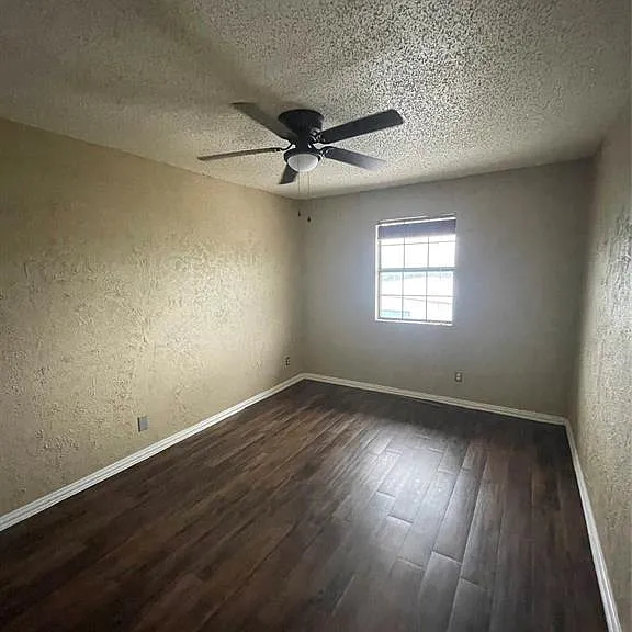 516 S Park Dr #201 — Photo 7