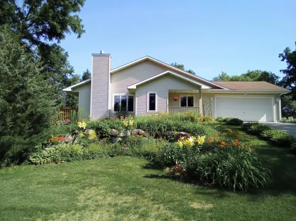 126 Curtiss St, Mazomanie, WI 53560
