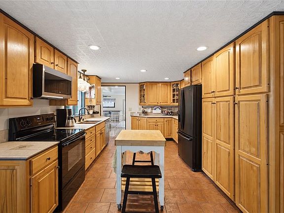 4th image of 4 Anthony Rd