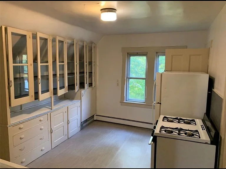 325-327 Grand Ave #325 — Photo 1