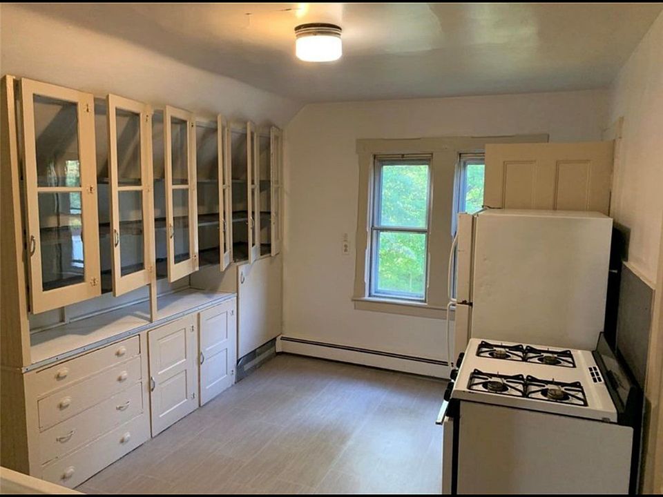 1st image of 325-327 Grand Ave #325