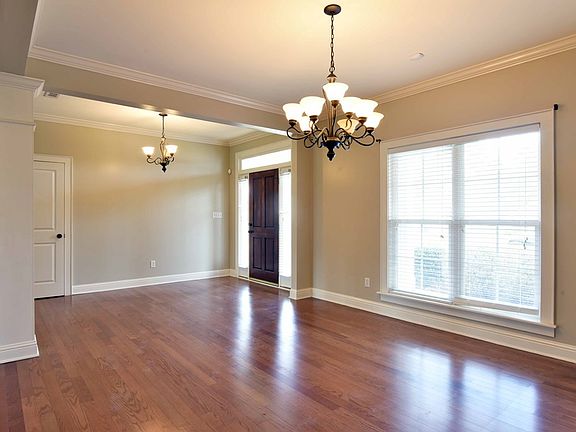 3rd image of 304 Willow Lake Dr
