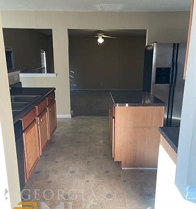 4th image of 421 Peterson Dr