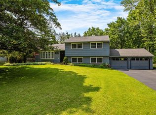 7698 Berkshire Pkwy, Manlius, NY 13104