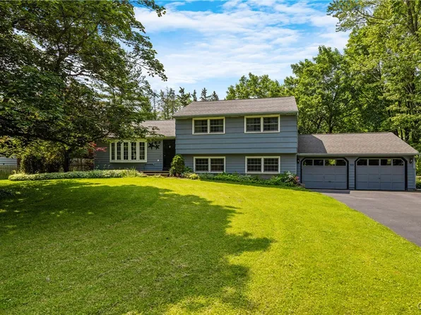 7698 Berkshire Pkwy, Manlius, NY 13104