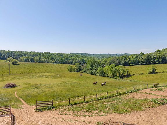 3rd image of 1865 Oak Grove Rd