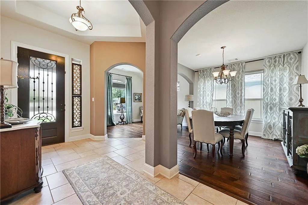 5 bed, 4.0 bath, 3407 sqft, $3,900 — Photo 3