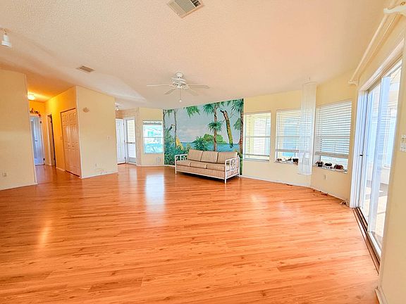 5th image of 6513 Lacey Ln