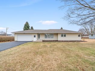 917 Sunset Ave, Earlville, IL 60518