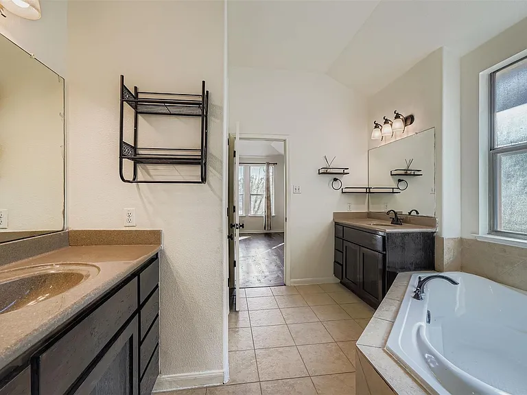 212 Great Circle Cv — Photo 13