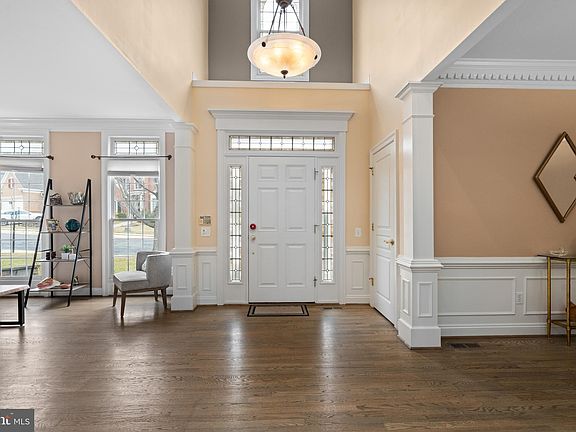 4th image of 5250 Winter View Dr
