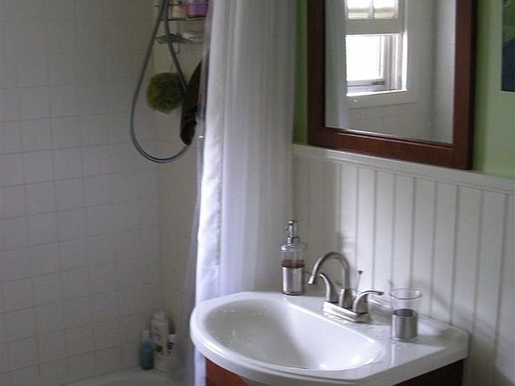 5th image of 74 Huguenot St