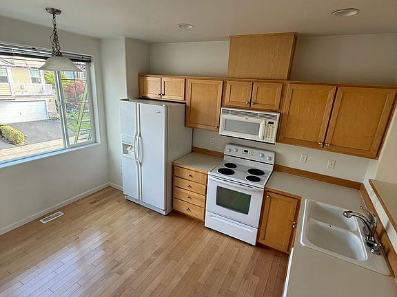 5th image of 15200 SW Warbler Way Unit 104