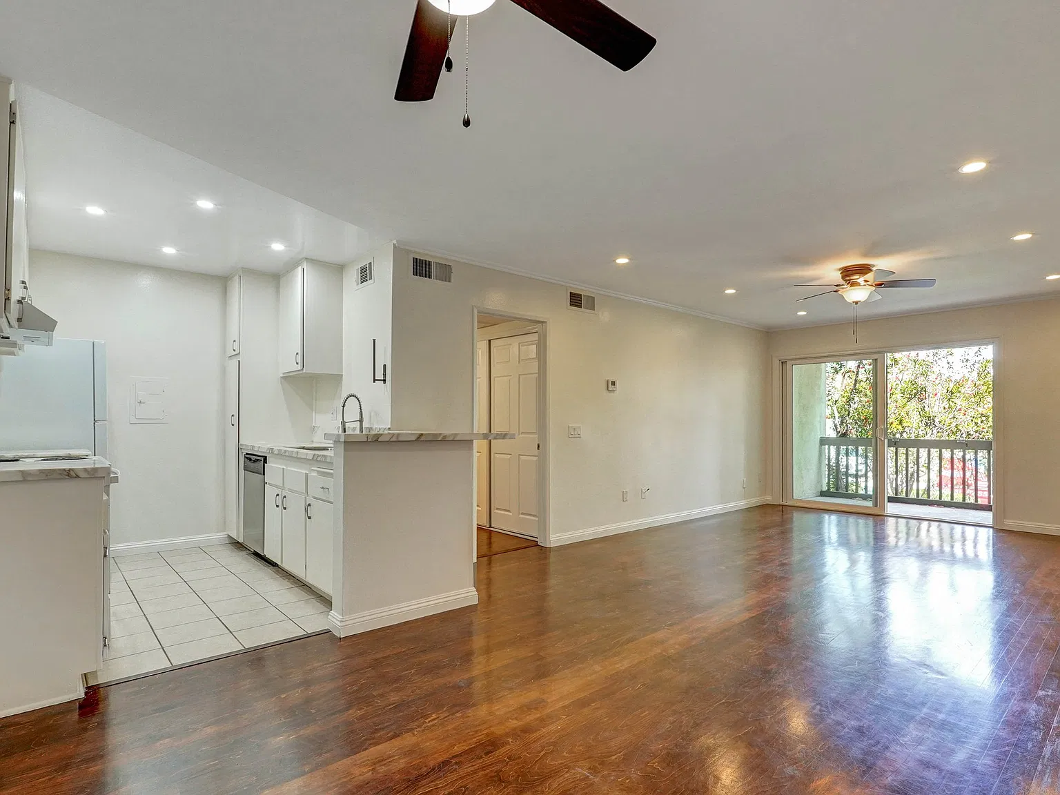 23515 Lyons Ave — Photo 3