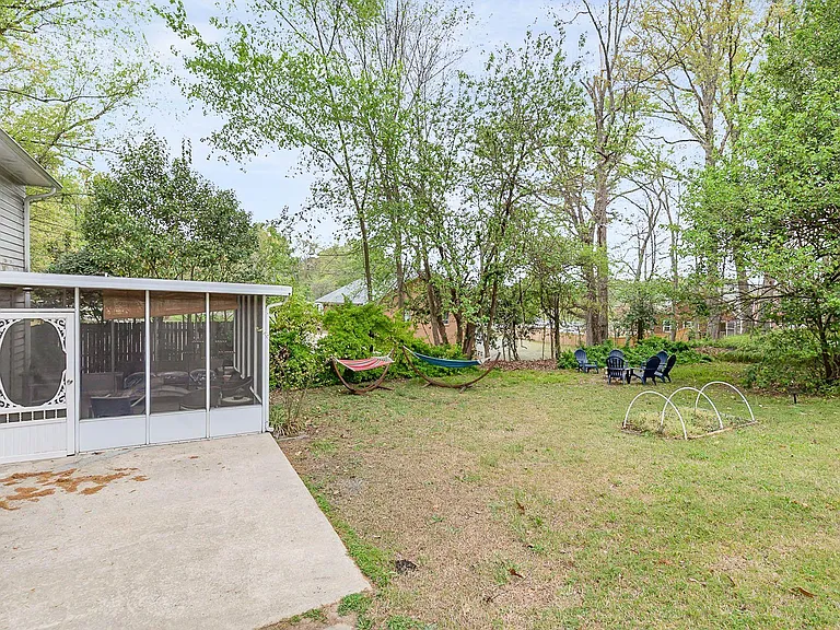 209 E Knox St — Photo 13