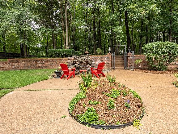 4th image of 8492 Windolyn Cir N