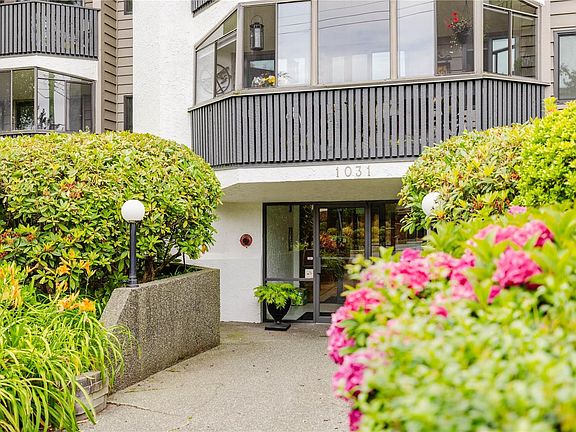 3rd image of 1031 Burdett Ave #303
