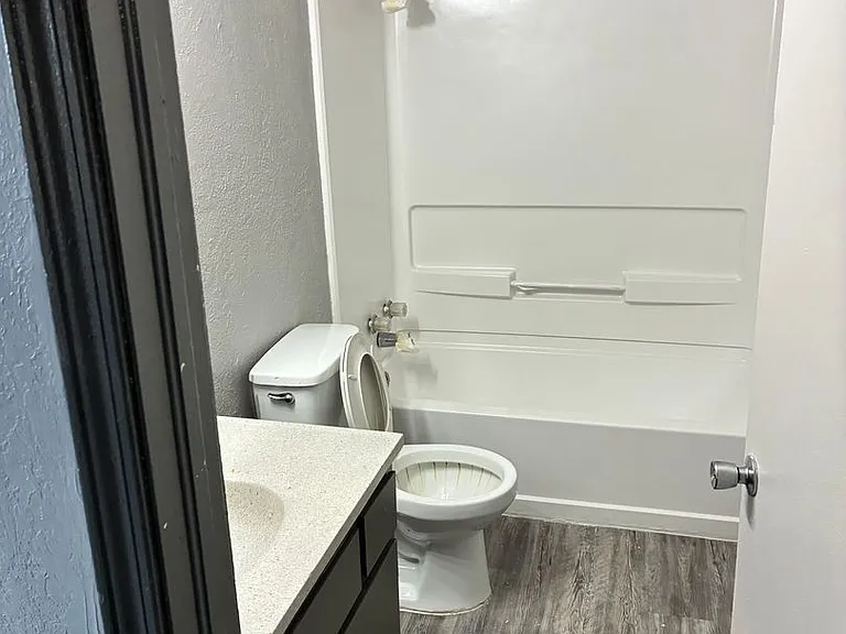 Candlewood Apartments — Photo 15