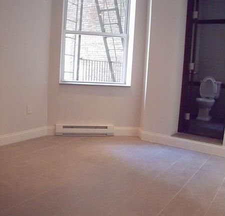 3rd image of 200 W 106th St Frnt 1