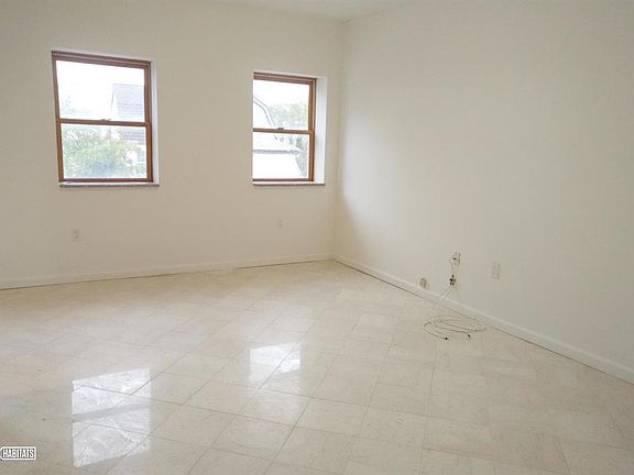 4th image of 9006 Holland Ave #2L