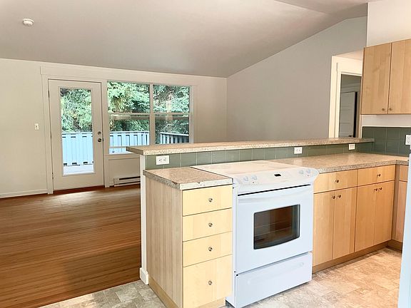 4th image of 1574 NE Park View Dr #2