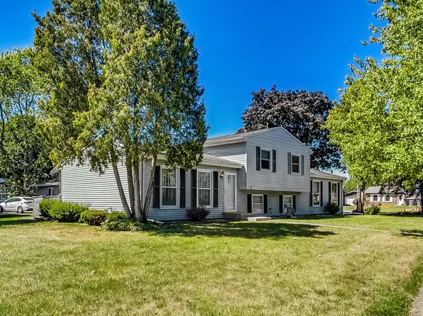 9911 Arthur Ct, Crown Point, IN 46307