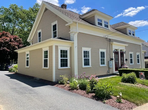 20 Forest St #20, Whitinsville, MA 01588