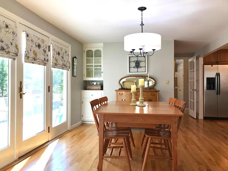 402 W Elm St — Photo 11