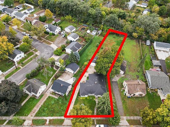 3rd image of 1075 Saint Paul Ave