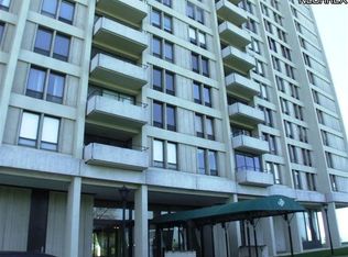 2 Bratenahl Pl APT 9B, Bratenahl, OH 44108