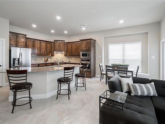 5th image of 613 Darby Ln