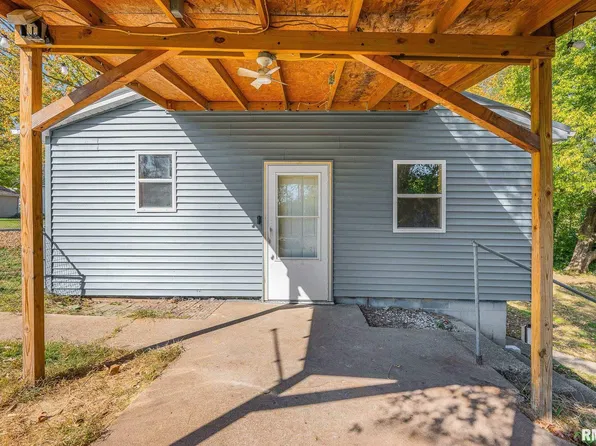 401 N Broadway St, Manito, IL 61546