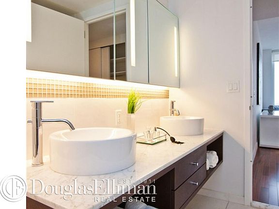 5th image of 620 W 42nd St APT 50f