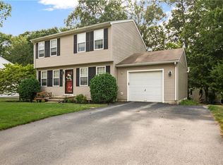 34 Laura Cir, Cranston, RI 02920