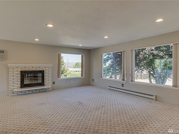 2nd image of 624 Gormley St NE