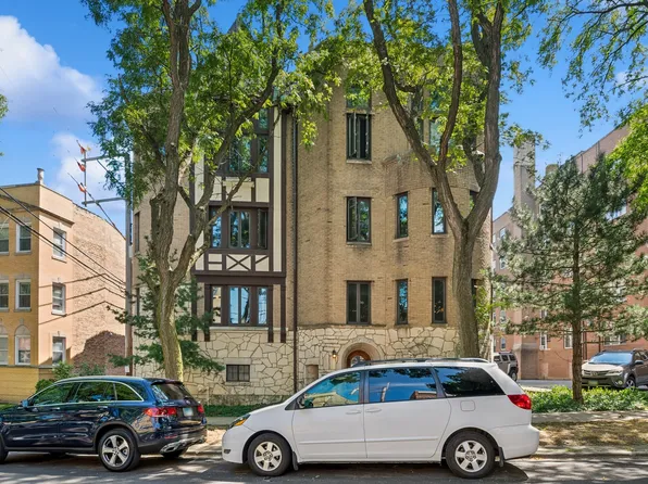 2109 W Jarvis Ave #1, Chicago, IL 60645
